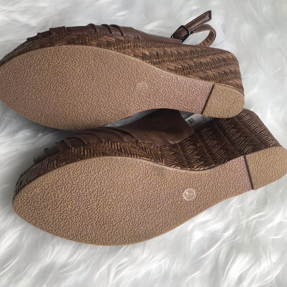 Wedge Sandal - Picture 2 of 5